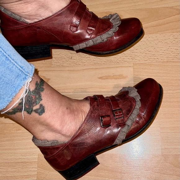 Antelope Women's Red Leather Shoes - Picture 11 of 12